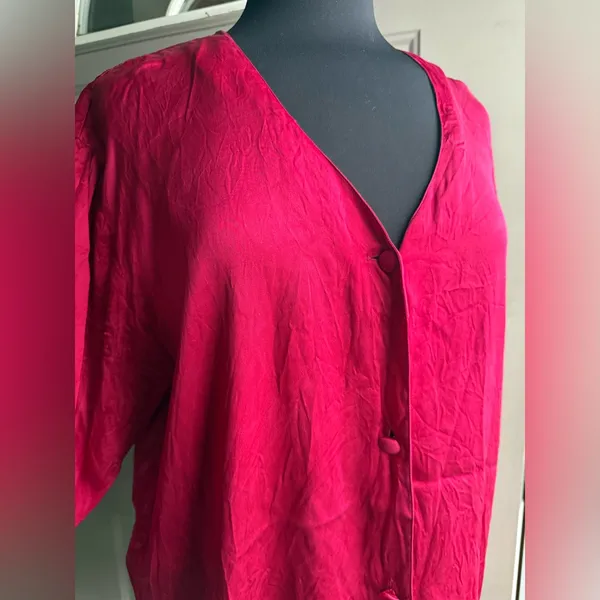 Vintage 80s Victoria’s Secret red silk button down sleep shirt, size large - Image 2
