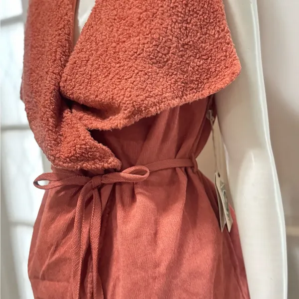 Rocking western wear Rust Orange Sherpa Vest with Belt Tie Size X-Large - Image 7