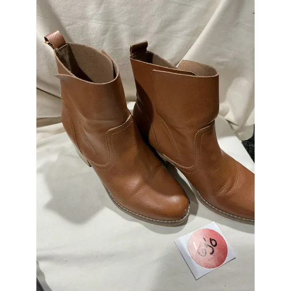 Woman’s Mossimo Cowboy Ankle Boot With Heel Brown Leather 6 1/2 - Image 2