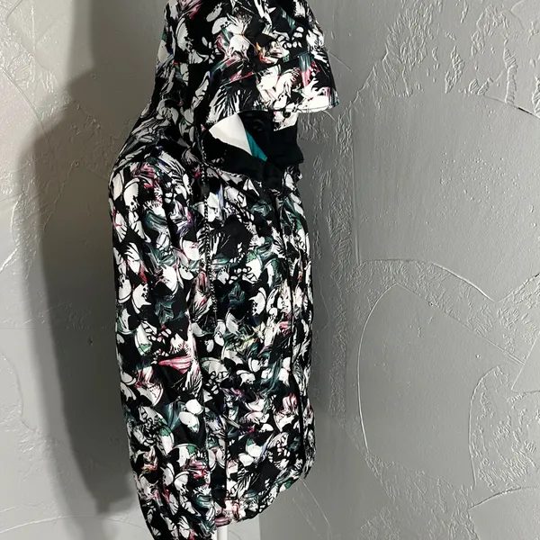 Volcom Women’s Snowboard Jacket Floral Print Hooded Winter Snow Ski, 8k. - Image 4