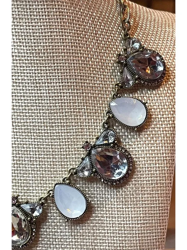Vintage Style Clear Crystal Bee Teardrop Statement Necklace 18" - Image 3