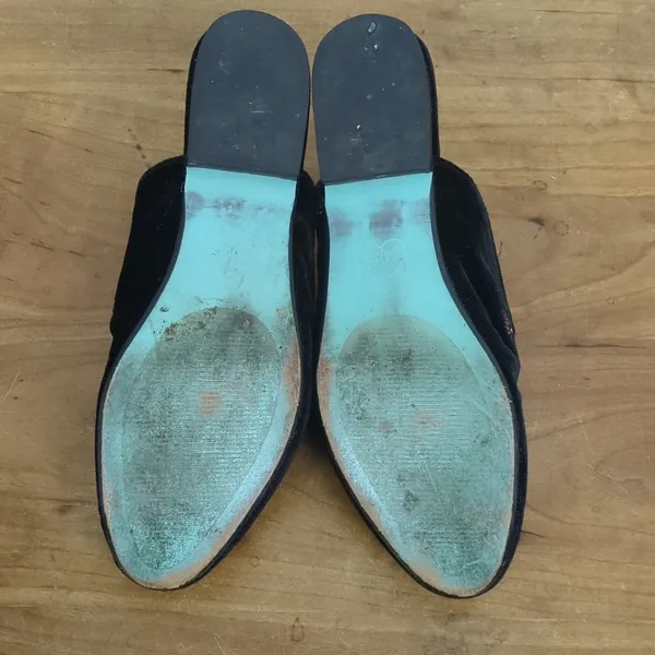 Betsey Johnson Eden Velour Embellished Slide Size 8M - Image 8