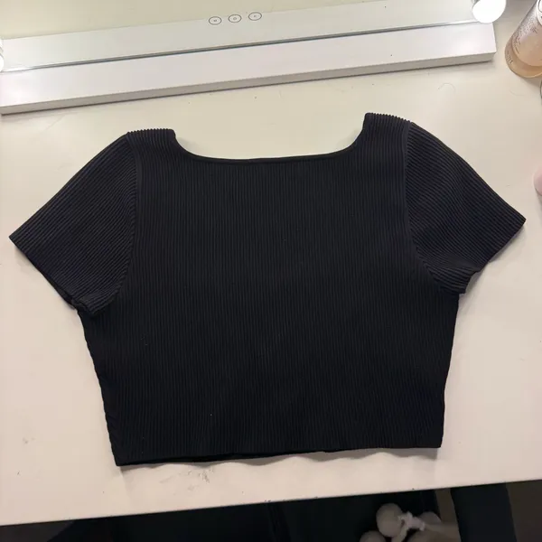Aritzia Babaton Sculpt Knit Square Neck Cropped Top - Image 4