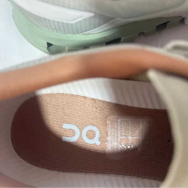 ON Running Shoes with Peach and Mint Accents - Image 4