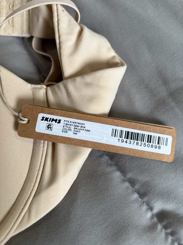 SKIMS Fits Everybody T-shirt Demi Bra - Image 2
