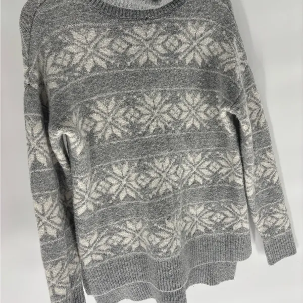 Cupcakes & Cashmere Super Soft Snowflake Sweater - Image 10