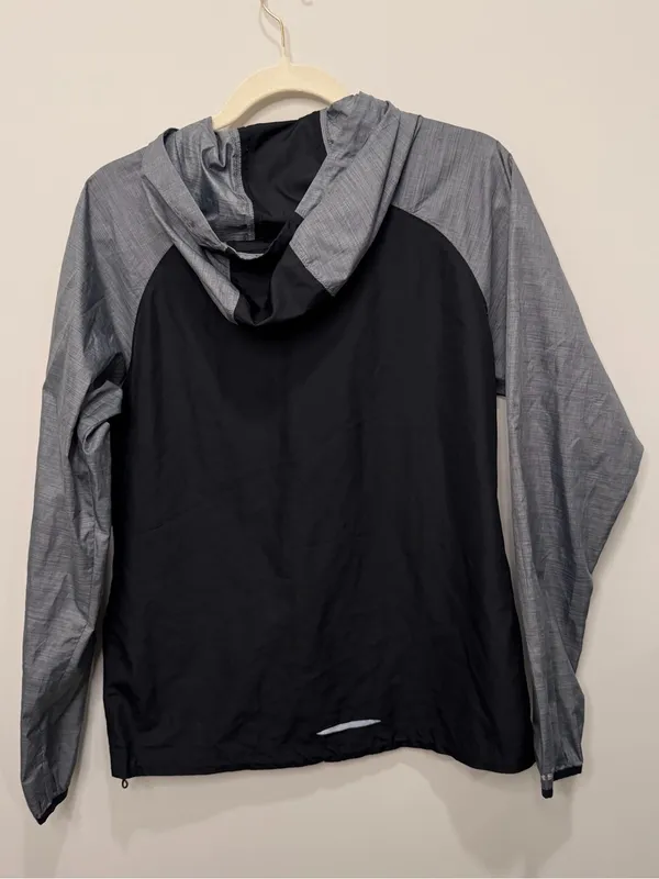 Under Armour Qualifier Woven Running Jacket Semi-Fitted‎ Black Gray Size Medium - Image 4
