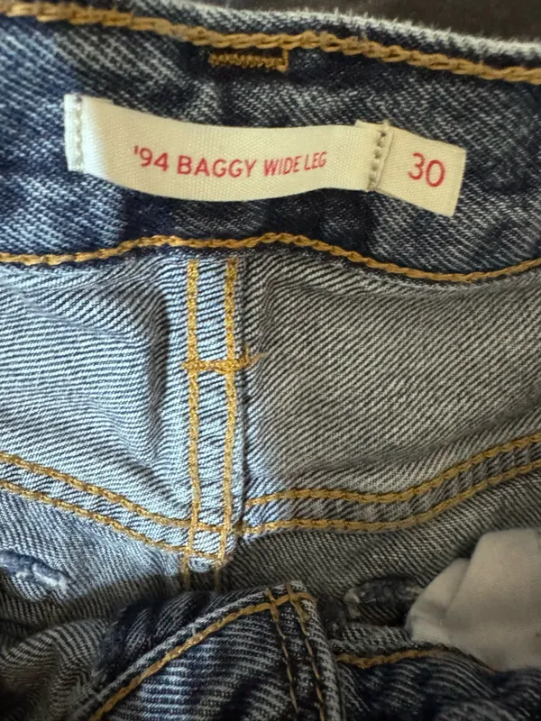 Levi’s Super trendy 94 Baggy Wide Leg jeans in a classic medium wash. High rise with a relaxed 90s-inspired fit and wide leg silhouette. - Image 7