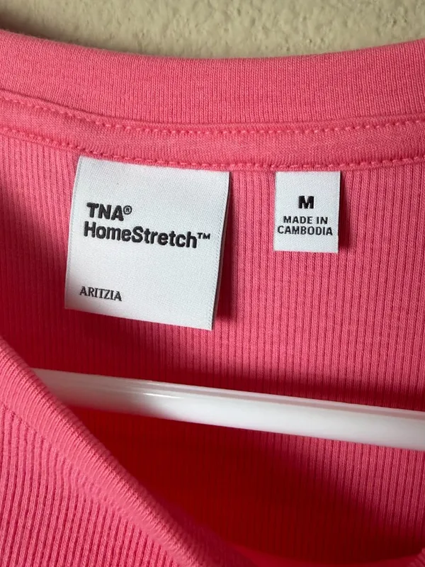ARITZIA TNA Home Stretch Ribbed T Shirt Top Size Medium Pink Coral - Image 6