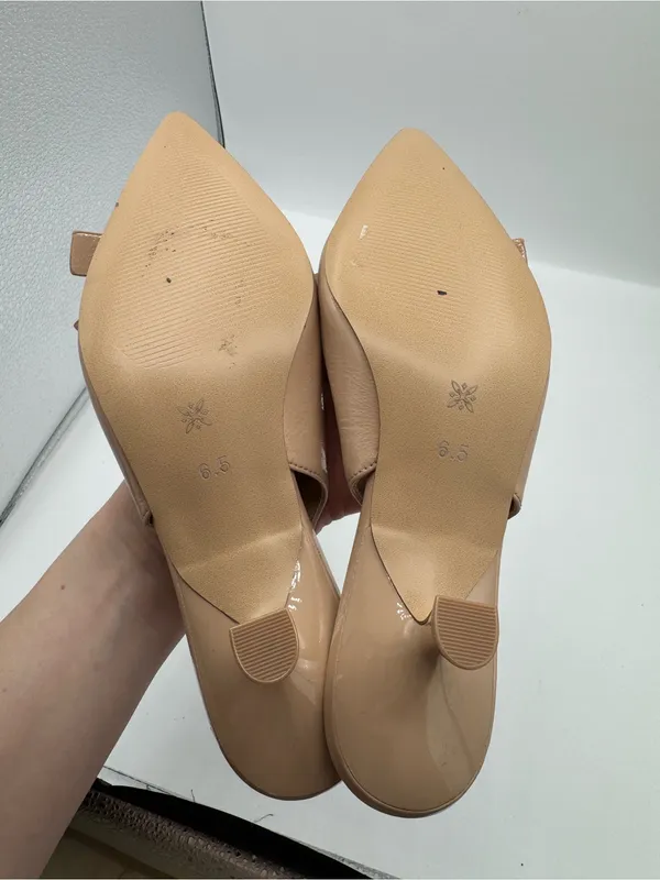 BCBGeneration Kasti Nude Slingback Frappe Patent Kitten Heel Bow Pumps size 6.5 - Image 2