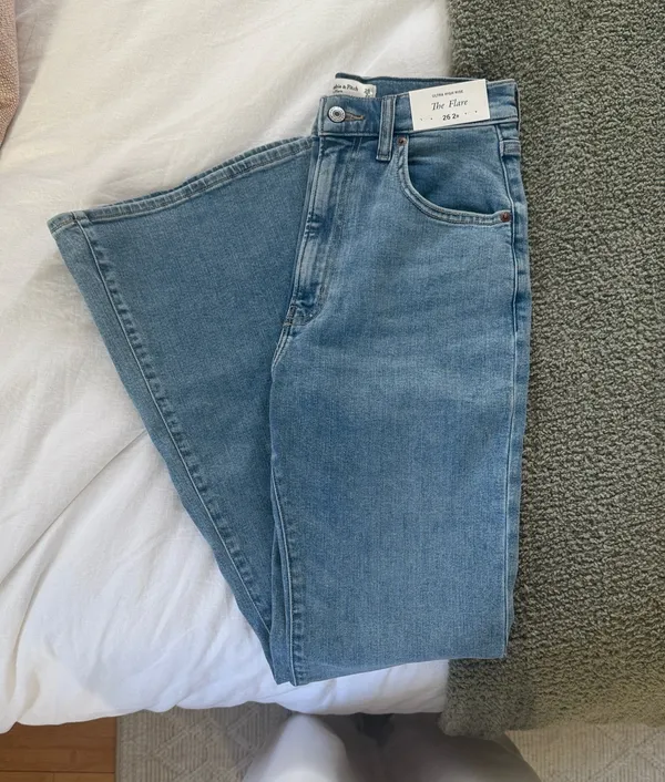 Abercrombie Ultra High-Rise Stretch Flare Jeans - Image 4