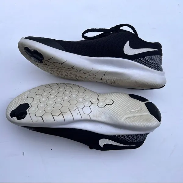 Nike Women's Black and White Athletic Sporty Running Swoosh Logo Sneakers Sz 8.5 - Image 10