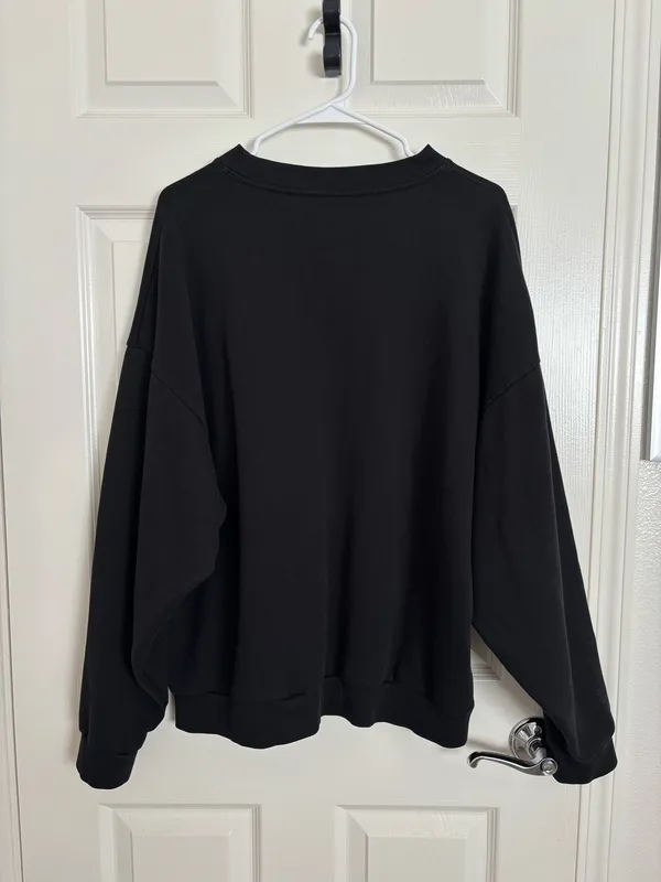 ALO Yoga Black Accolade Crew Neck Pullover - Image 4