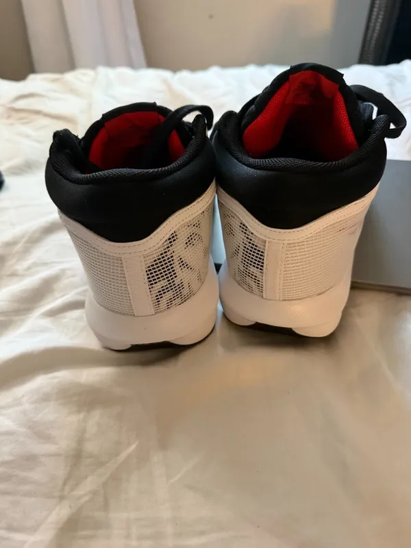 Nike LeBron Witness VIII 8 White Red Black FB2239-103 Mens Size 11 NWOB - Image 3