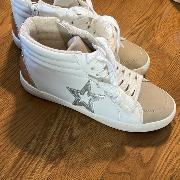 Time and Tru Women White Tan High Top Star Sneakers Side Zip 6.5‎ WMTT40AM036 - Image 2