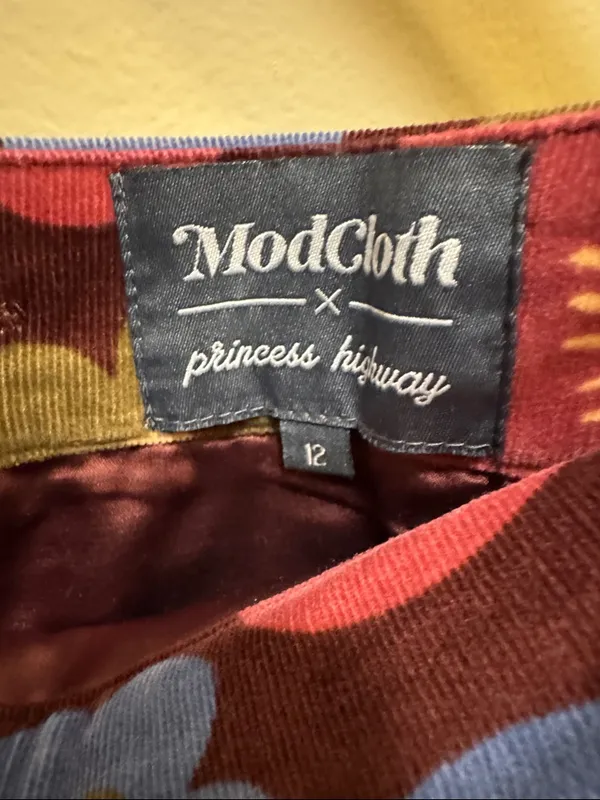 ModCloth x Princess Highway Floral A-Line Mini Skirt in Burgundy and Blue - Image 4