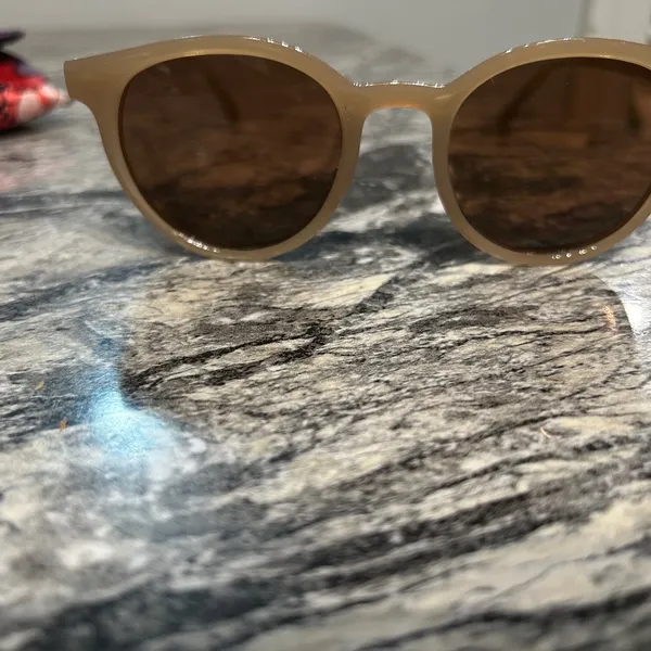 Stylish Tan Sunglasses - Image 3