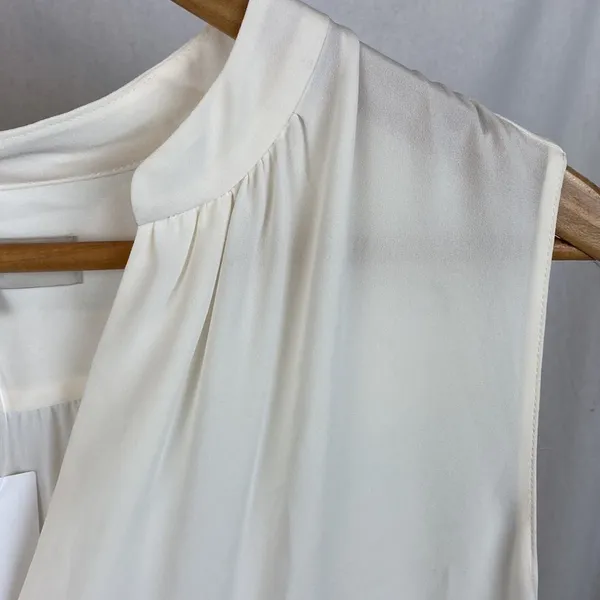 Ann Taylor Ivory Sleeveless V Neck Blouse Top NEW M - Image 4
