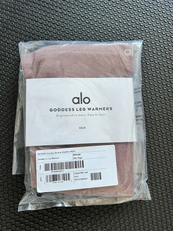 Alo Yoga Leg Warmer - Image 3