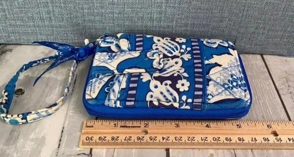Vera Bradley Small Zippered Wallet in Blue and White - Image 4