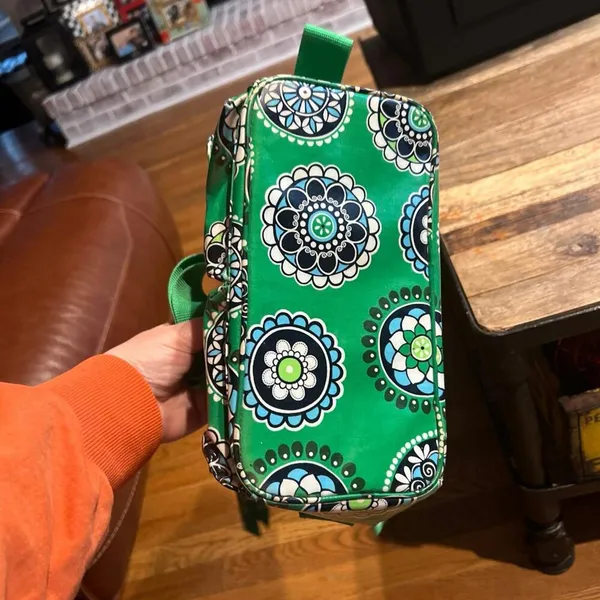 Vera Bradley CUPCAKES GREEN MINI COOLER Lunch‎ Snack Adjustable Strap green - Image 2