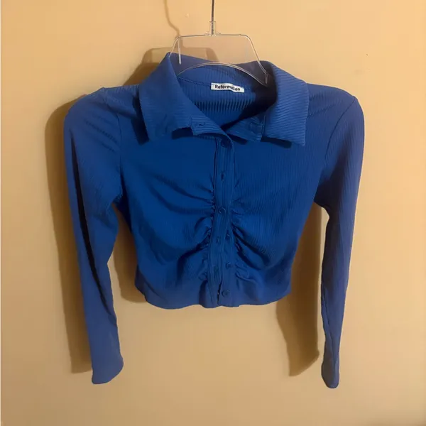 Reformation Elin Ribbed Cropped Ruched Button Up Knit Top in Dusk Blue - Image 3