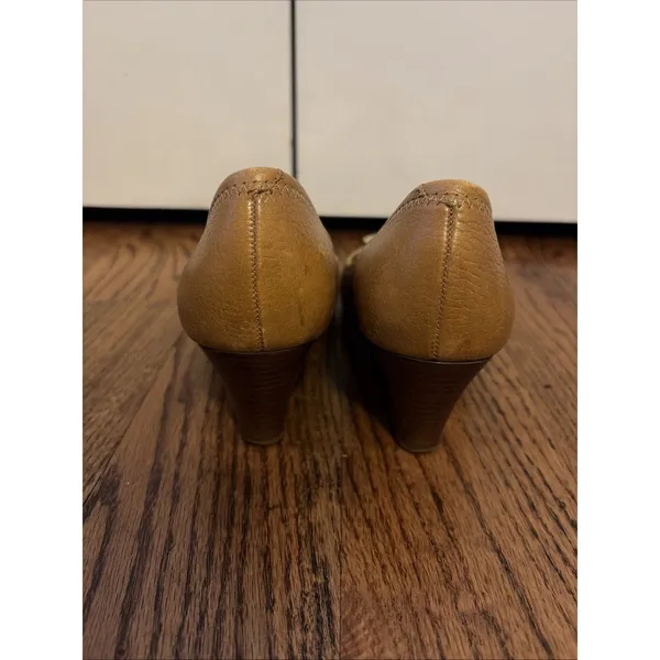 Tory Burch Womens Sally Tan Leather Round Toe Slip On Wedge Pump Heels 8M - Image 4