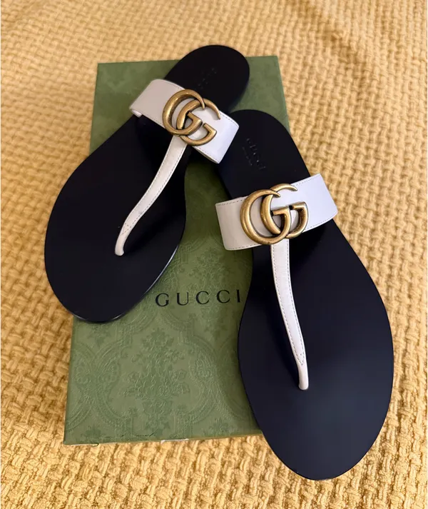 Gucci GG White & Black Thong Flip Flop Sandals - Image 3