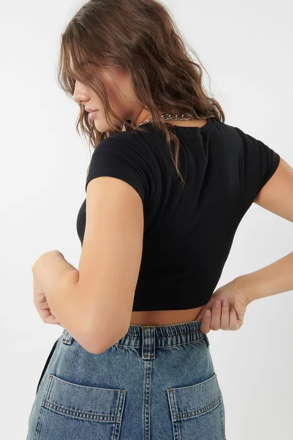 Garage Stormi Tee - Image 3