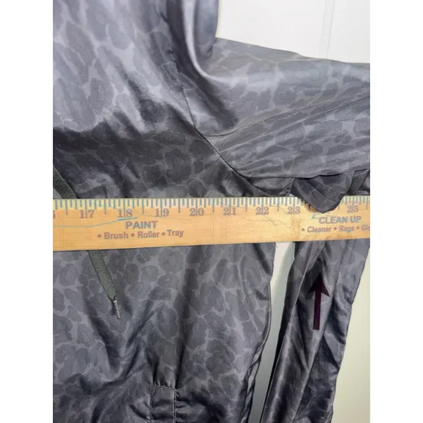 The Upside Snow Leopard windbreaker jacket size 6 Full Izipnlight Weight‎ - Image 6