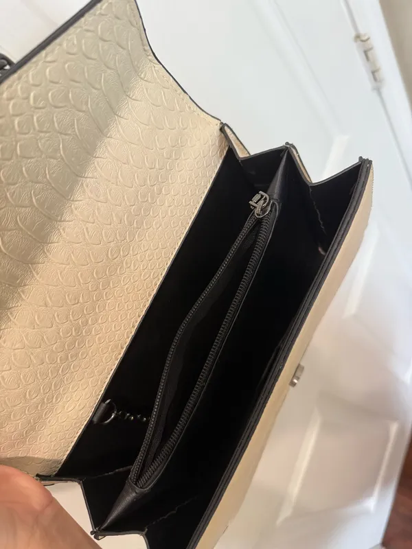 Cream Textured Shoulder Bag with Gunmetal Chai - Image 6