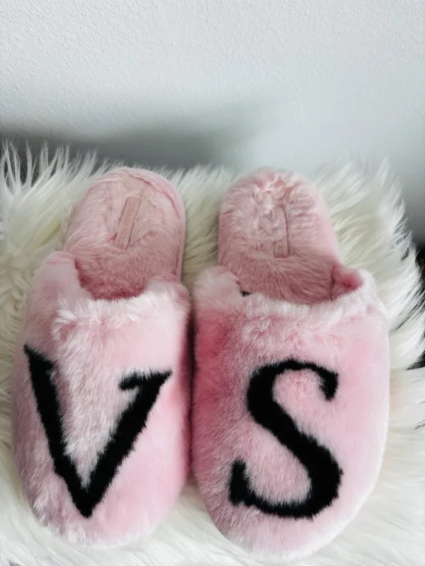 Victoria's Secret women's slippers in size M - Image 2