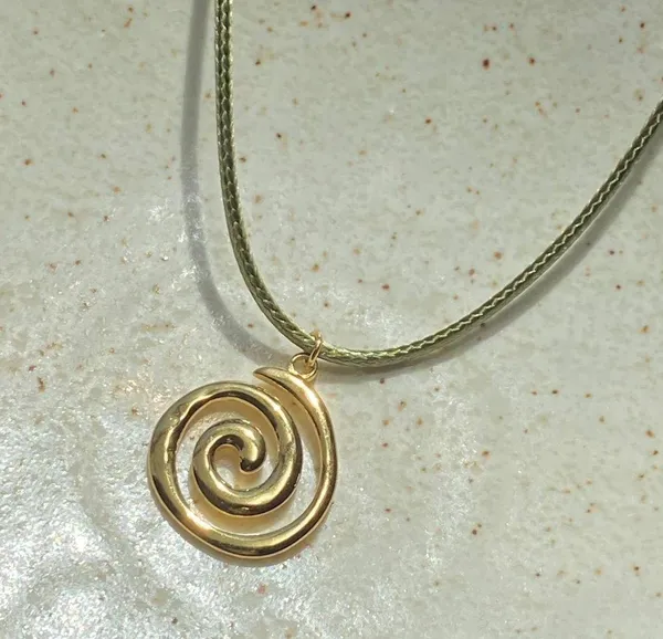 Handmade gold tone stainless steel spiral swirl uzumaki funky boho grunge style necklace🌀 - Image 4