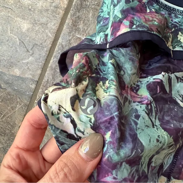 Lululemon Run: Speed Short Stretch Iridescent Multi / Deep Navy Women’s Size 6 - Image 4