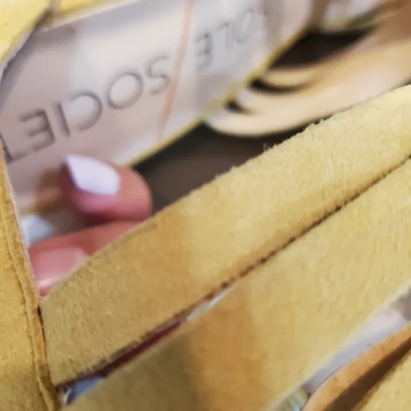 Sole Society Elise Gladiator 2 inches chunky heels size 8 new in suade yellow - Image 5