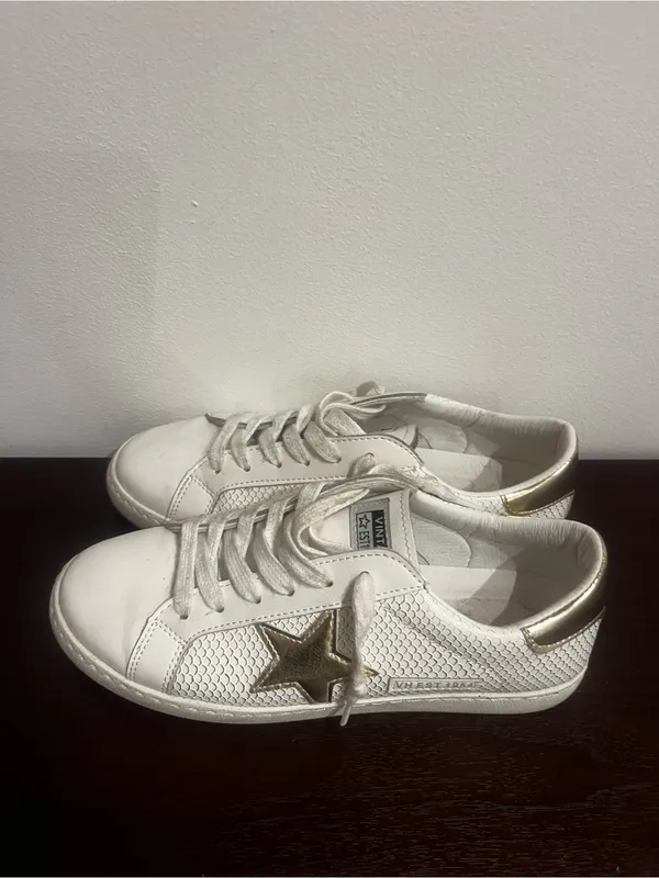 Vintage Havana White Sneakers with Gold Star Accent - Image 7