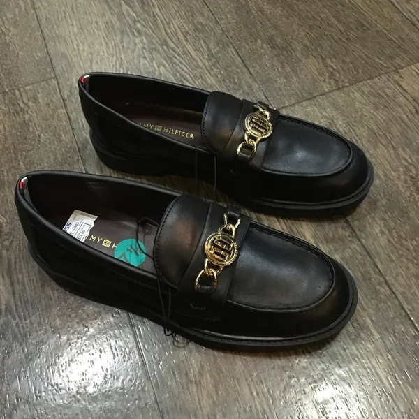 NEW Tommy Hilfiger Women’s Size 7.5 Black Terina Faux Leather Loafers - Image 6