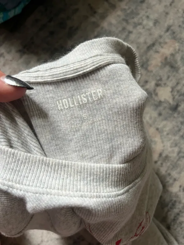 Hollister Baby Tee - Image 3