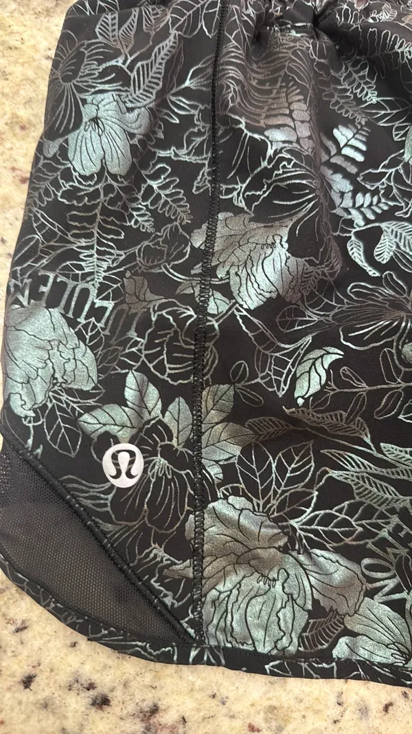 Lululemon Hotty Hot Shorts 4” - Image 2