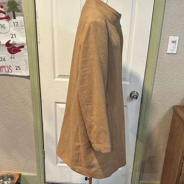 Banana Republic Classic Tan pea Coat collared and zipped - Image 5