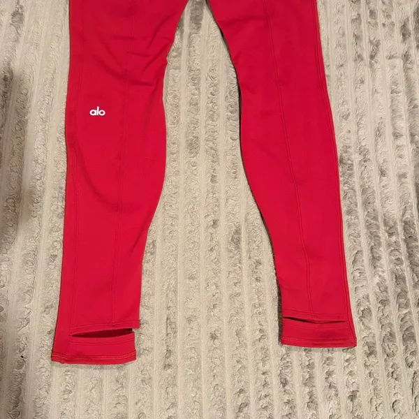 Alo Yoga High-Waist Airbrush Leggings Cherry Red Split Hem Size Medium - Image 9
