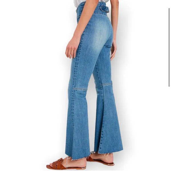 Wishlist High Rise Bell Bottom Flare Raw Hem Light Wash Jeans - Size Small - Image 4