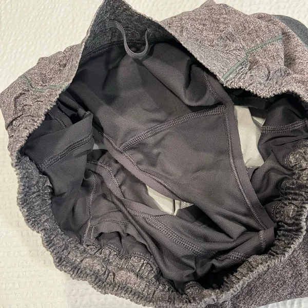 Lululemon gray hotty hot shorts 4” size 6 - Image 4