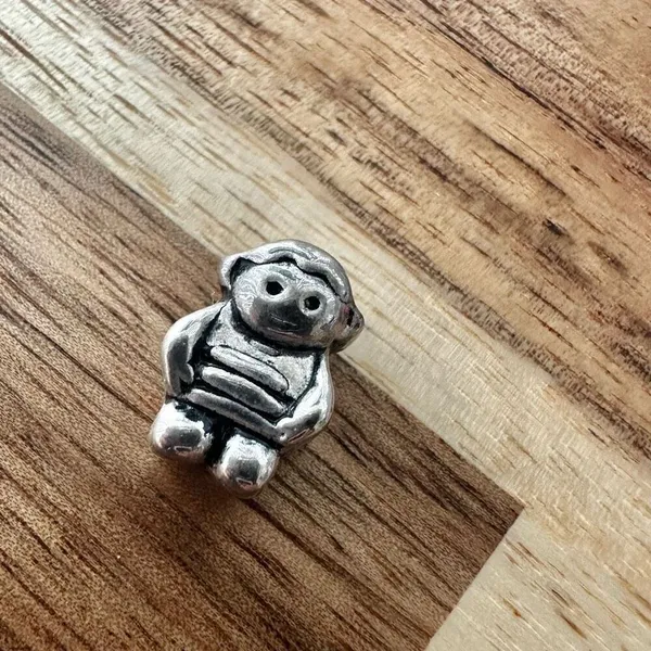 Silver tone boy charm - Image 10