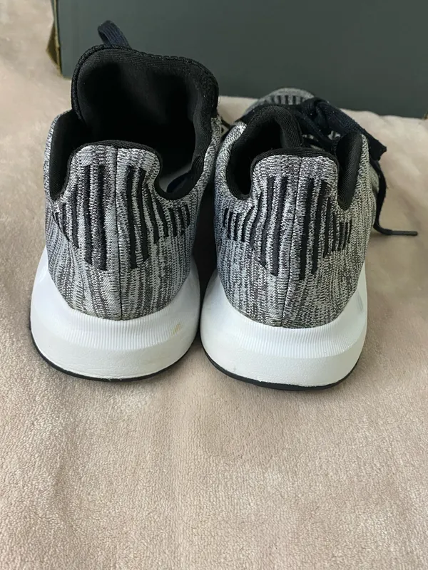 adidas Swift Run J Shoes White/Black Size 5 - Image 3