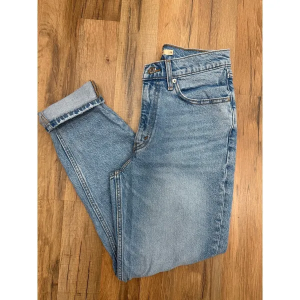 Levi's Premium 80s Mom Jeans Women 28 High Rise Tapered Light Wash Denim - Image 2