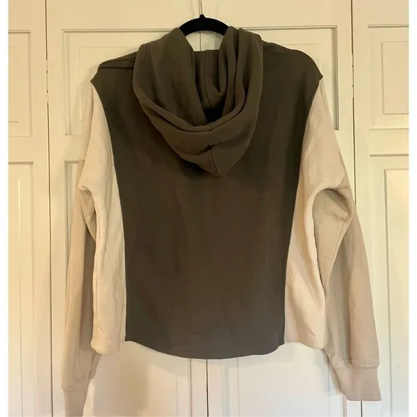 Abercrombie & Fitch Soft AF colorblock cropped hoodie small - Image 5