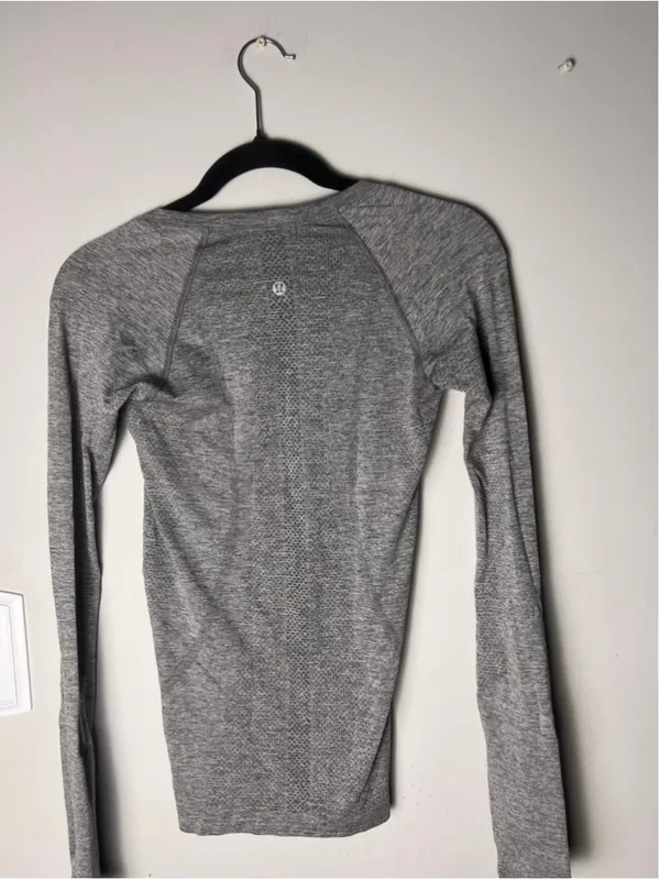 Lululemon Swiftly Tech Gray Long Sleeve Running Yoga Shirt Still Your Mind - Image 5
