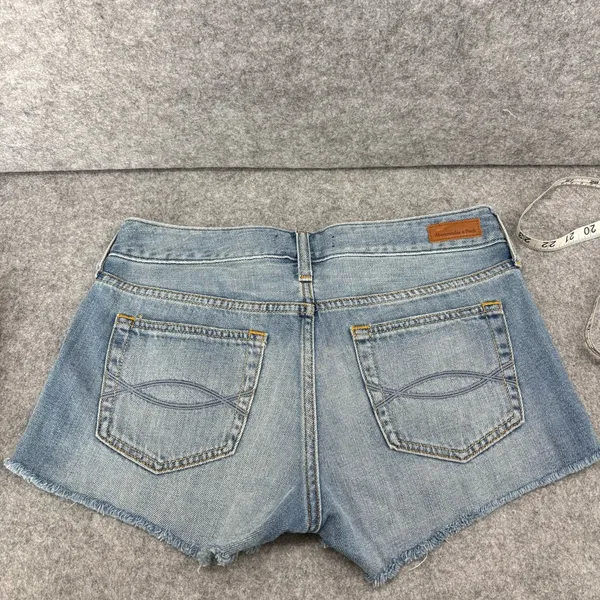 Abercrombie & Fitch boyfriend Jean Shorts size 26 100% cotton - Image 2