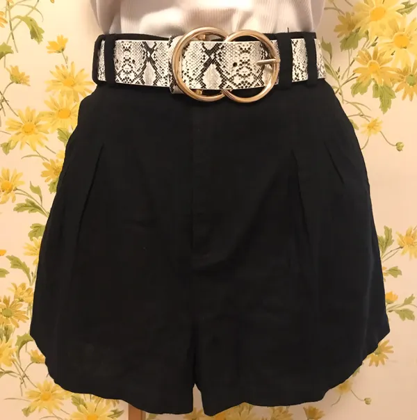 Black high waist pleated short size L - Image 9